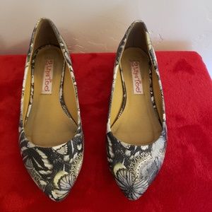 Floral pattern flats. Size 8 GUC